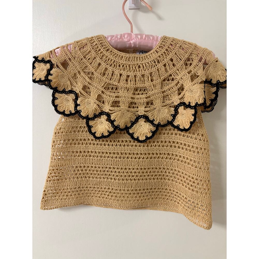 Zara Tan Crochet Open Knit Top Contrast Floral Applique Scalloped Collar Small